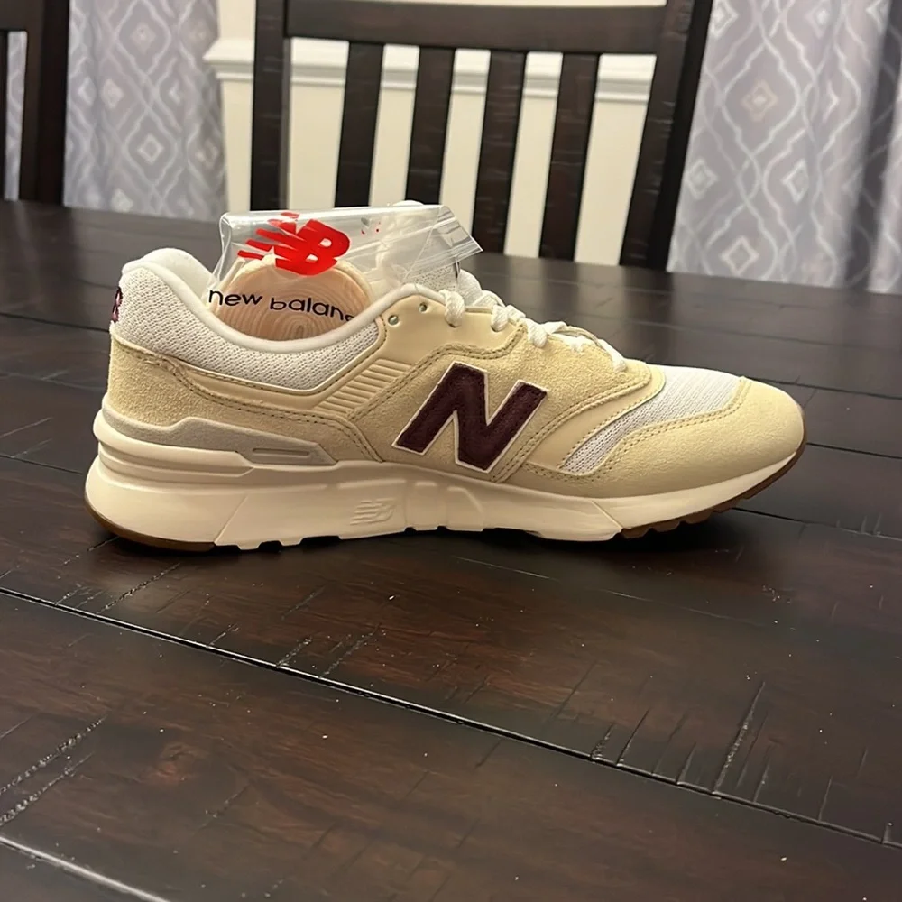 New Balance 997H Classics Shoes Sneakers CW997HRM 997 Womens Size 9.5 / Mens 8